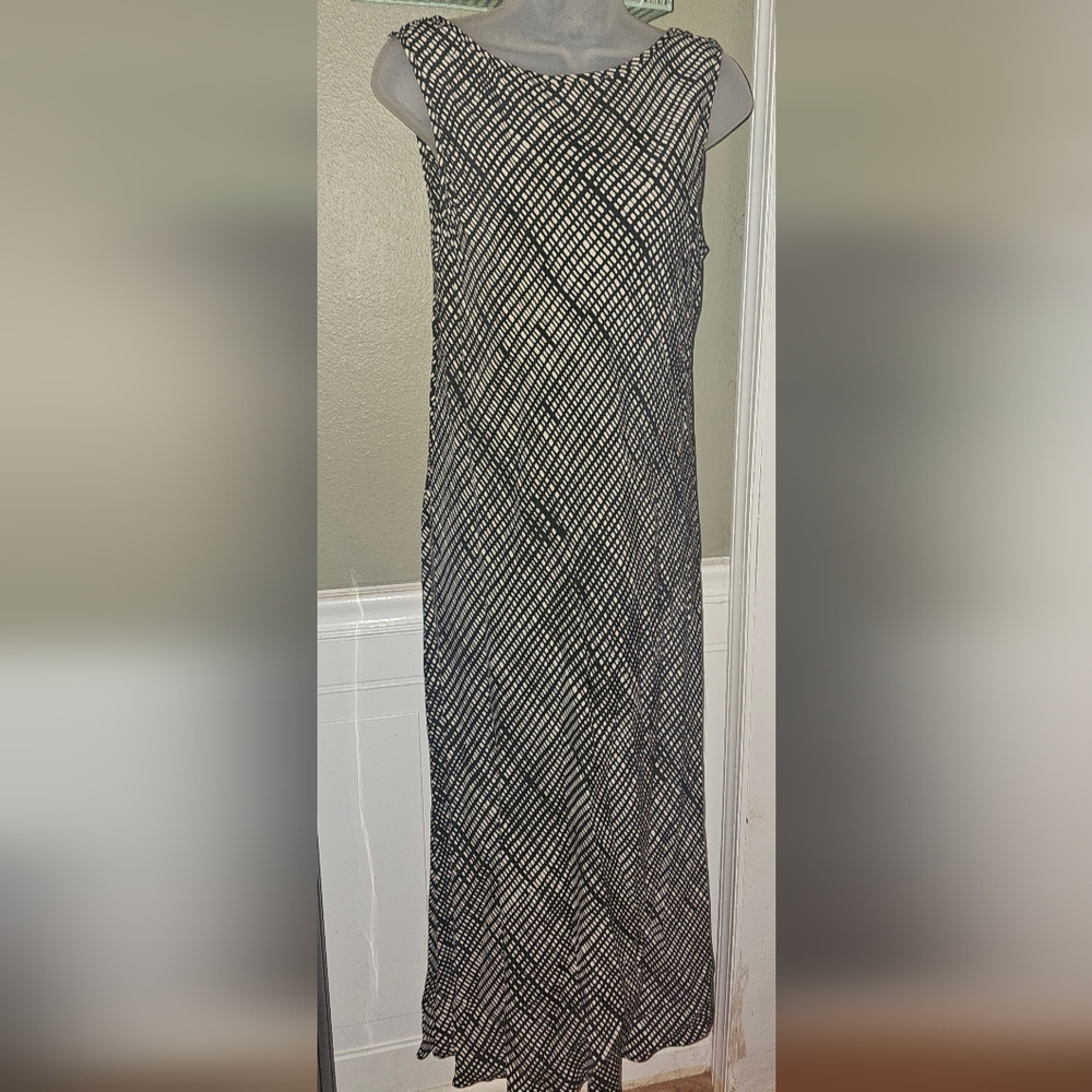 Elegant Black and White Sleeveless Dress. Anthropology. Size L
